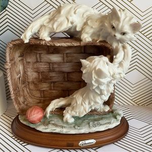 GIUSEPPE ARMANI Figurine Wicker Basket with Two Cats Playing 1982 Floren…